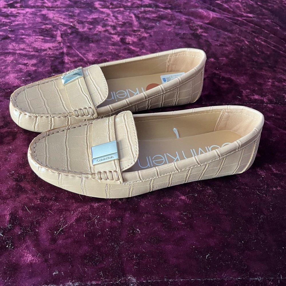 Womens flats